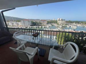 Apartamento en Puerto con Terraza y Vistas al Mar