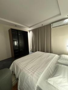 شقه من غرفه وصاله ومطبخ مستقل مودرن