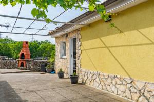 Family friendly apartments with a swimming pool Krasica, Rijeka - 18059 