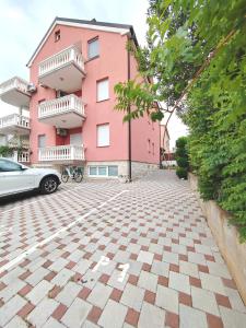 Apartments with a parking space Vodice - 22634