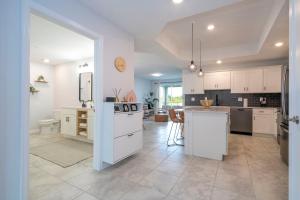 Modern Resort FREE Waterpark Near Disney 3171