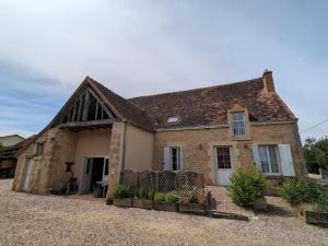 Maisons de vacances Charmant gite en Berry avec terrasses, jardin et parking prive, proche de Nohant et La Chatre - FR-1-591-35 : photos des chambres