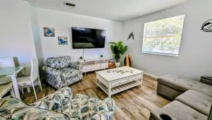 Tropical Retreat B - Broken Island