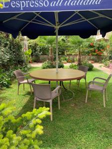 Villa with Garden & Balcony