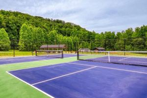Restful Bungalow, Pickleball Court, Creek, WIFI, Mountain Views, Starting at 79"