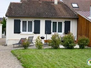 Maison rénovée au calme avec jardin, terrasse et garage, à 10 min de Moulins, draps et serviettes inclus - FR-1-489-372 - Aurouer