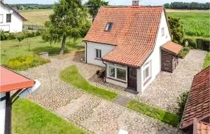 Dom W Sadzie - 克雷托维尼