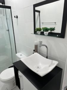 Suíte Conforto com AR, TV e sacada em Florianópolis