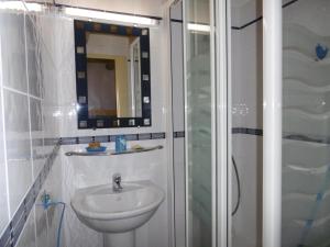 Studio Mezzanine avec Piscine et Tennis - Proche Plage - Garage Inclus - FR-1-799-7