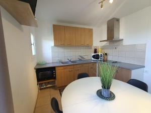 T2 Mezzanine Climatisé avec Terrasse - 5 Pers. Près Plage et Parc des Dosses - Parking Inclus - FR-1-799-17