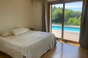 Beautiful Villa with Pool and Lake View