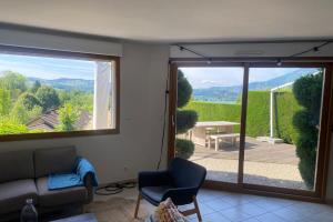Villas Beautiful Villa with Pool and Lake View : photos des chambres