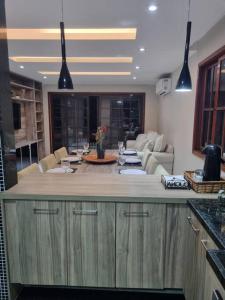 Casa Cond Ocean House Camboinhas Pé na Areia 4qts