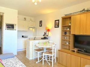 Appartement 2 pièces coin nuit, balcon sud, proche plage et commerces, garage inclus, 5 couchages - FR-1-251-838