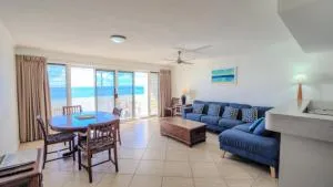 Huge Two Level Beachfront Apartment - Woorim