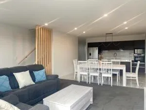 Modern luxury four bedroom house - Wigram