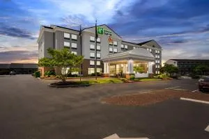 Holiday Inn Express & Suites - Ocean City by IHG