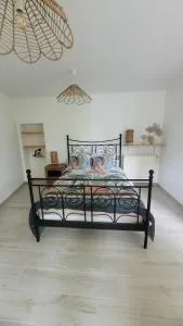 Le Truc en plus, accessibles PMR, appartement 45 m2 mitoyen dans une maison avec un autre appartement - Pommeuse