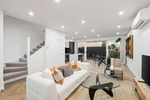 Modern Stylish Home - Walk to Beach - Williamstown