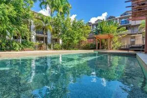 The Loft - Trendy Coastal Charm with Pool - Westcourt
