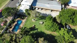 Bargara Beach Motor Inn budget accommodation pet friendly on application - 巴加拉