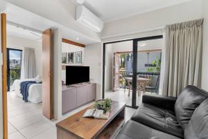 Tropic Nest - A Relaxed Resort Escape for Couples