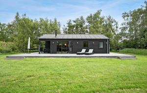 3 Bedroom Nice Home In Store Fuglede