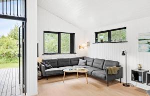 3 Bedroom Nice Home In Store Fuglede