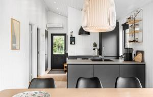 3 Bedroom Nice Home In Store Fuglede