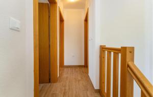 Stunning Apartment In Rtina With Wifi