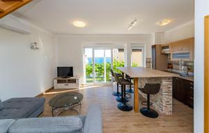 Stunning Apartment In Rtina With Wifi