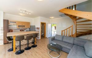 Stunning Apartment In Rtina With Wifi 