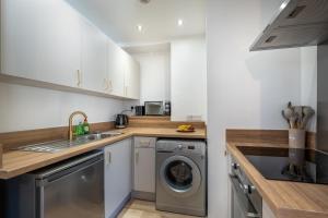 Terracotta flat, free WiFi & parking, easy access to Liverpool