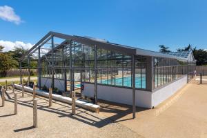 Villages vacances Les Cottages de La Baule : Chalet de standing 7 personnes - Piscine : photos des chambres
