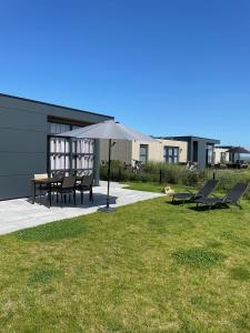 Enkhuizer Strand Chalet Windrose mit Zaun Haus Nr 225