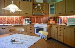 4 Bedroom Stunning Home In Löderup