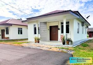 Alizas House Homestay PD Mini Bungalow