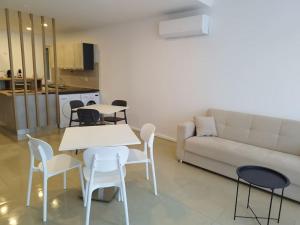 Avery Court, Block A, Apt 18