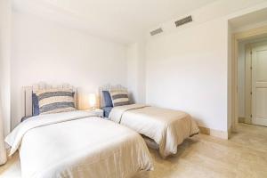 Stunning Tropical Oasis 3BR, Pool and Water Views