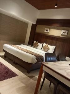 Hotel Laxvas- The Business Hotel