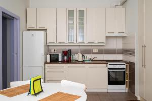 Aleja Krakowska Homely Apartment by BookingHost