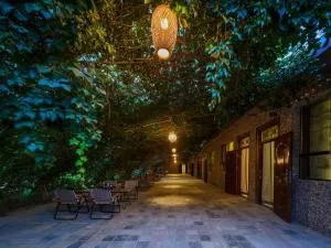 Dunhuang Hu Yang Inn - Tun-chuang