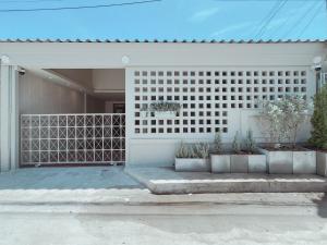 AobOun House Bangsaen บ้านโอบอุ่น บางแสน