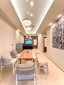 AobOun House Bangsaen บ้านโอบอุ่น บางแสน