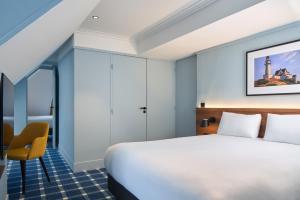 Superior Triple Room room in Timhotel Paris du Gare du Nord