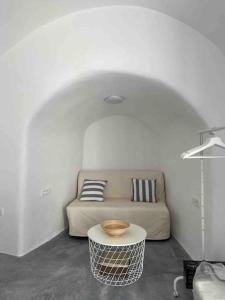 Unique small stonehouse at Thira