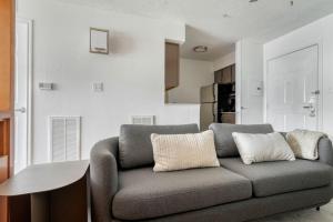 Blueground Gateway gym pool steps to stadium ATX-243