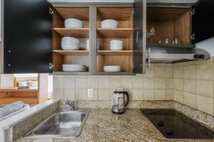 Blueground Gateway gym pool steps to stadium ATX-243