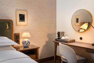King Room with Balcony room in Hilton Mainz City