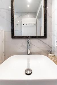 Penelope Apartments D